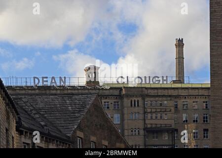 Signe sur le complexe Dean Clough Mill, qui abrite officiellement Crossley Carpets, Halifax Banque D'Images