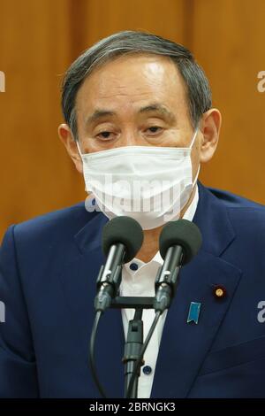 Tokyo, Japon. 20 mai 2020. Yoshihide Suga, 20 mai 2020 - politique : le secrétaire du Cabinet en chef japonais, Yoshihide Suga, répond à la séance du comité du cabinet de la Chambre basse à la Diète nationale à Tokyo, au Japon. Crédit : Motoo Naka/AFLO/Alay Live News Banque D'Images