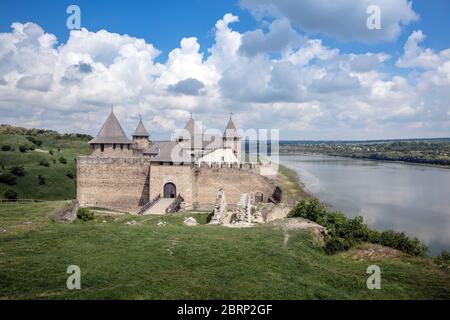 Complexe fortification la forteresse de Khotyn située sur la rive droite de la Dniester à Khotyn, en Ukraine Banque D'Images