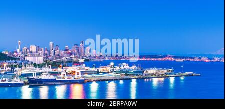 Seattle City scape avec dock et silo de nuit ,Washington,usa. pour un usage éditorial uniquement le 05/11/16. Banque D'Images