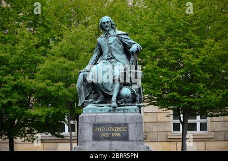 Otto-von-Guericke-Denkmal, Magdebourg Banque D'Images