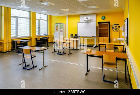 Düsseldorf, Rhénanie-du-Nord-Westphalie, Allemagne - salle de classe du Realschule Benzenberg à l'occasion de la reprise des opérations scolaires sous con Banque D'Images