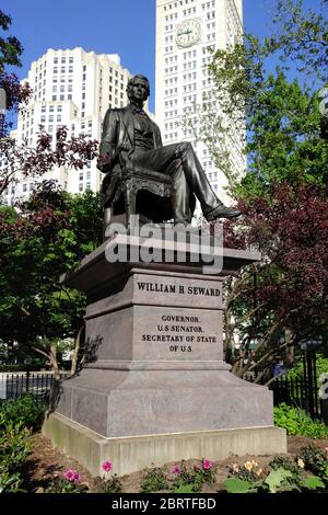 Monument à William H. Seward, homme d'État américain du XIXe siècle, par Randolph Rogers, situé dans Madison Square Park, New York, NY, États-Unis Banque D'Images