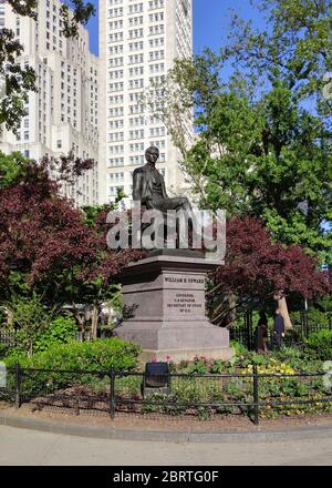 Monument à William H. Seward, homme d'État américain du XIXe siècle, par Randolph Rogers, situé dans Madison Square Park, New York, NY, États-Unis Banque D'Images