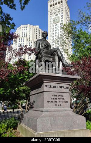 Monument à William H. Seward, homme d'État américain du XIXe siècle, par Randolph Rogers, situé dans Madison Square Park, New York, NY, États-Unis Banque D'Images