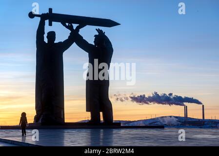 Magnitogorsk, Russie: Monument soviétique 'Mémorial de l'arrière-front' dédié à la victoire dans la Seconde Guerre mondiale. Monument aux soldats et travailleurs tombés. Banque D'Images