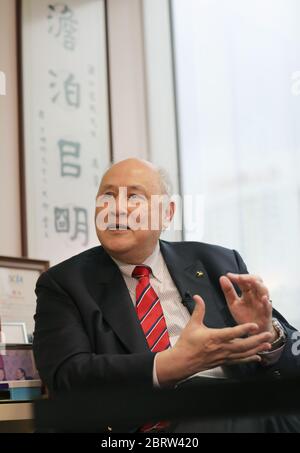 Hong Kong, Chine. 20 mai 2020. Anthony Neoh, président du Conseil indépendant des plaintes contre la police (GIEC) de Hong Kong, reçoit une interview de Xinhua à Hong Kong, dans le sud de la Chine, le 20 mai 2020. POUR ALLER AVEC: 'Entretien: Tout le contenu du rapport du GIEC basé sur des faits: Le président de la police de Hong Kong' crédit: Wu Xiaochu/Xinhua/Alay Live News Banque D'Images