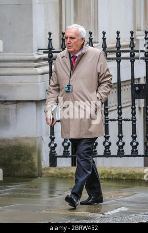 Sir Edward Lister, conseiller stratégique en chef du Premier ministre Boris Johnson, marche pour entrer au No 10. Banque D'Images