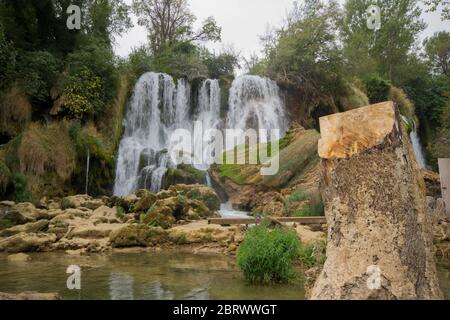 Cascade de Kravica, souvent appelé à tort, Kravice est une grande cascade de tuf sur la rivière Trebižat, dans le cœur de karstiques en Bosnie Herzégovine Banque D'Images