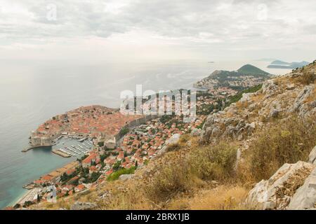 Dubrovnik est une ville sur la mer Adriatique dans le sud de la Croatie. C'est l'une des destinations touristiques les plus importantes de la Méditerranée. Banque D'Images