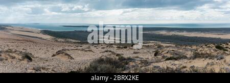 Une vue sur le point escarpé, le point le plus à l'ouest de l'Australie depuis l'île Dirk Hartog, sur la côte sauvage de Gascoyne, en Australie occidentale, est une destination incontournable. Banque D'Images