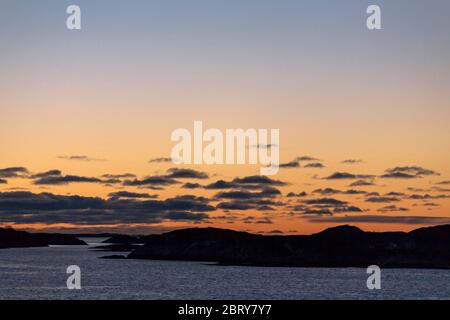 Crépuscule sur Torgfjorden, Brønnøy, Helgeland, Norvège du Nord Banque D'Images