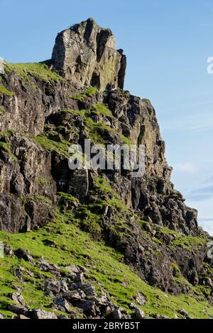 Soleil tardif sur la prison depuis le chemin de Quiraing, Trotternish Ridge, île de Skye, Écosse, Royaume-Uni Banque D'Images