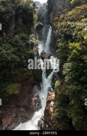 Chutes Yumbilla près de la ville de Cuispes, région péruvienne du nord de l'Amazonas, la cinquième plus grande cascade au monde. Banque D'Images