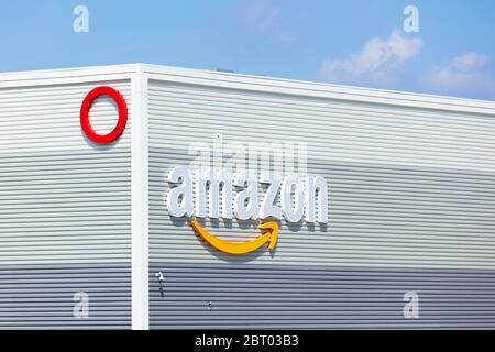 Logo Amazon, entrepôt Amazon, Amazon Derby-Kegworth, SEGRO Logistics Park, East Midlands Gateway, Junction 24 M1, East Midlands England UK GB Europe Banque D'Images