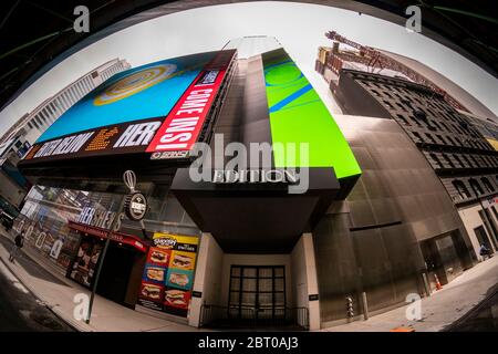 L'hôtel Times Square Edition à New York le mardi 19 mai 2020. Marriott International, exploitant de la marque Edition, a annoncé que l'hôtel de charme cessera ses activités vers août 13, après avoir été ouvert seulement un an. Le taux d'occupation des hôtels a diminué à 17 % en raison de la pandémie de COVID-19. (© Richard B. Levine) Banque D'Images