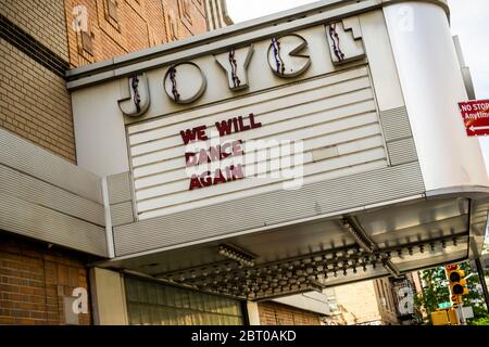 Le théâtre Joyce, dans le quartier de Chelsea, à New York, le mercredi 20 mai 2020, pendant la pandémie Covid-19. (© Richard B. Levine) Banque D'Images