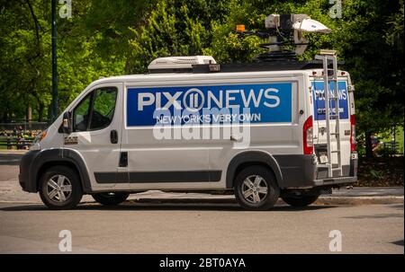 Une camionnette PIX11 garée à Central Park à New York le samedi 16 mai 2020. (© Richard B. Levine) Banque D'Images