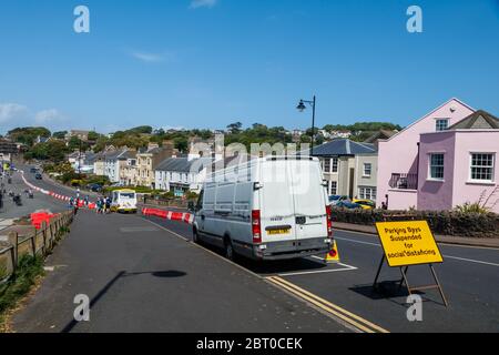 Mesures de distance sociale en front de mer de Clevedon Banque D'Images