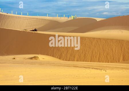 Dune de sable blanc à Mui ne, Vietnam Banque D'Images