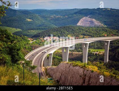 Autoroute A1 près de Koper, Slovénie. Banque D'Images