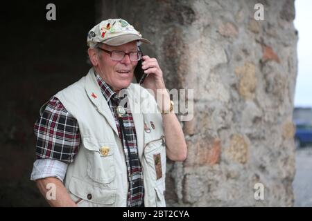 Schierke Allemagne 22 Mai Le Randonneur De Disque Benno Schmidt Alias Brocken Benno Celebre Son e Anniversaire Sur Le Brocken Haut De 1141 Metres Environ 150 Personnes L Ont Applaudi Sur Le Schierke Allemagne 22 Mai Le Randonneur De Disque Benno Schmidt Alias Brocken Benno Celebre Son e Anniversaire Sur Le Brocken Haut De 1141 Metres Environ 150 Personnes L Ont Applaudi Sur Le