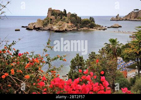 Vue de l'Isola Bella à Taormina, Sicile, Italie Banque D'Images