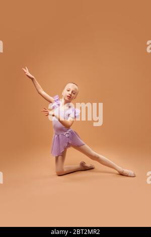 fille en vêtements pour la danse de salle de bal Banque D'Images