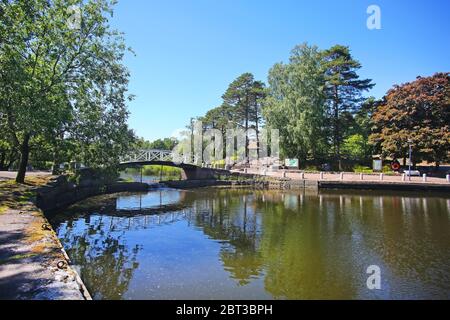 Paysage du parc aquatique de Sapokka qui est un charmant jardin public du centre-ville. Kotka, Finlande. Banque D'Images