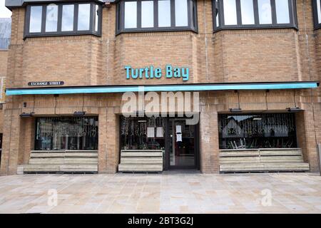 Peterborough, Royaume-Uni. 22 mai 2020. Sixième jour de Lockdown, à Peterborough. Le restaurant Turtle Bay reste fermé. Même s'il y a eu une levée partielle de verrouillage, il ya encore beaucoup de magasins qui doivent rester fermés, y compris les barbers et les salons de coiffure. COVID-19 coronavirus LockDown, Peterborough, Cambridgeshire, Royaume-Uni, on 22 mai 2020 crédit: Paul Marriott/Alay Live News Banque D'Images