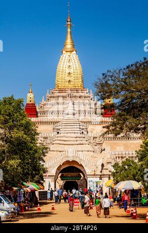 Le temple d'Ananda, Bagan, région de Mandalay, Myanmar. Banque D'Images