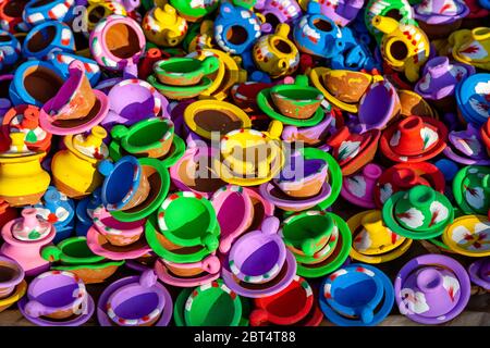 Souvenirs colorés à vendre, Bagan, région de Mandalay, Myanmar. Banque D'Images