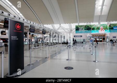 TORONTO (ONTARIO) CANADA - LE 17 MAI 2020 : AÉROPORT INTERNATIONAL PEARSON DE TORONTO PENDANT LA PANDÉMIE COVID-19. Banque D'Images