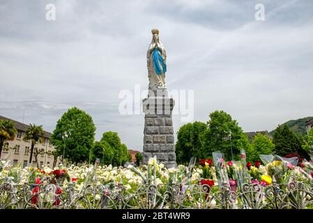 Vierge de Lourdes, Pyrénées, en France Banque D'Images