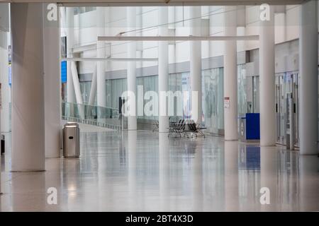 TORONTO (ONTARIO) CANADA - LE 17 MAI 2020 : AÉROPORT INTERNATIONAL PEARSON DE TORONTO PENDANT LA PANDÉMIE COVID-19. Banque D'Images