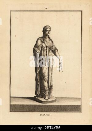 Statue d'Uranie, la muse de l'astronomie, avec compas. La gravure sur cuivre par David Francois-Anne de musée de Florence, ou Collection des pierres Gravees, statues, médailles, Chez F.A. David, Paris, 1787. David (1741-1824) a appelé et gravé les illustrations sur la base de statues romaines, médailles et pierres gravées dans la collection du musée de Florence et le cabinet de curiosités du Grand-duc de Toscane. Banque D'Images