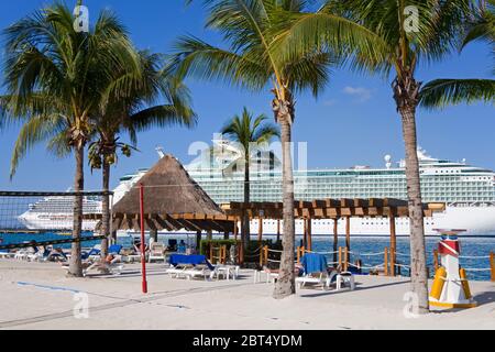 Front de mer à Puerta Maya, île de Cozumel, Quintana Roo, Mexique Banque D'Images