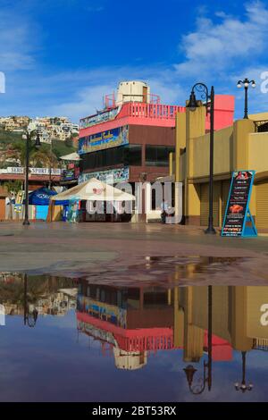 Magasins sur le Malecon, la Ville d'Ensenada, Baja California, Mexique Banque D'Images