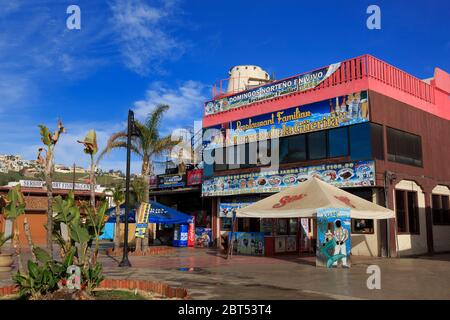 Magasins sur le Malecon, la Ville d'Ensenada, Baja California, Mexique Banque D'Images