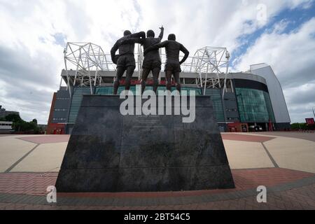 Manchester, Royaume-Uni. 22 mai 2020. Photo prise le 22 mai 2020 montre une vue du stade Old Trafford de Manchester United à Manchester, en Grande-Bretagne. Selon la BBC, Manchester United a déclaré que la pandémie du coronavirus leur a coûté 28 millions de livres au départ, et s'attend à ce que le chiffre final soit bien plus élevé. Crédit : Jon Super/Xinhua/Alay Live News Banque D'Images