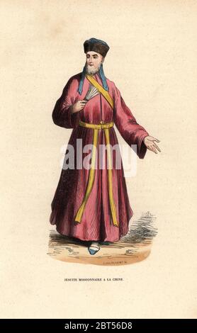 Missionnaire de la Société de Jésus en Chine. Jesuite Missionnaire a la Chine. Gravure de blocs de bois de couleur main par L. Maerraert d'après une illustration de Jacques Charles Bar de l'Abbé Tiras Histoire et costumes des Ordres Religieux, Librairie Historique-Artistique, Bruxelles, 1845. Banque D'Images