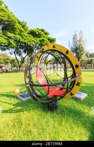 Bangkok, Thaïlande - 20 septembre 2009 : Sundial dans le parc Lumpini. C'est le plus grand parc de la région centrale, Banque D'Images