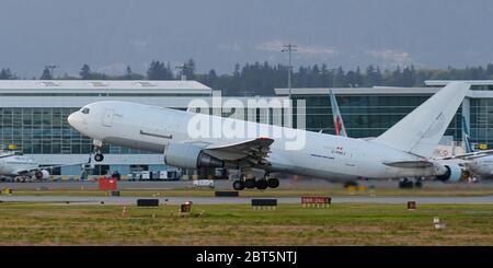 Richmond, Colombie-Britannique, Canada. 22 mai 2020. Un avion cargo Cargojet Airways Boeing 767-200ER (C-FHCJ) part de l'aéroport international de Vancouver. Crédit : Bayne Stanley/ZUMA Wire/Alay Live News Banque D'Images