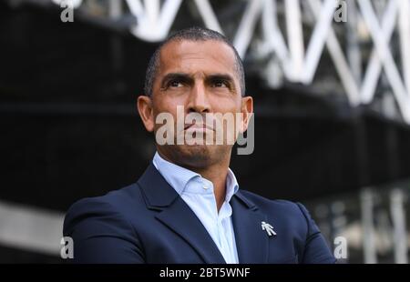 LONDRES, ANGLETERRE - 24 AOÛT 2019 : le gérant de la forêt, Sabri Lamouchi, a été photographié lors du championnat EFL SkyBet 2019/20 entre le Fulham FC et le Nottingham Forest FC à Craven Cottage. Banque D'Images