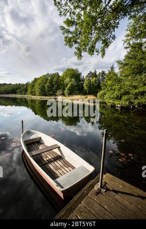 Bateaux à louer , lac de Stechlinsee dans Brandebourg, Allemagne Banque D'Images