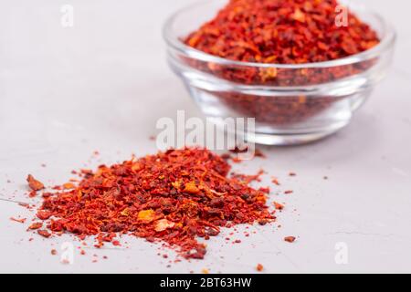 Harissa aux épices marocaines dans des assiettes en verre Banque D'Images