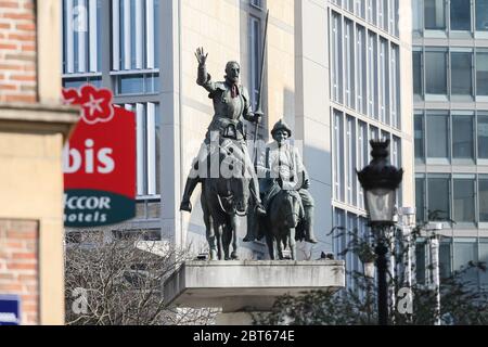 Statues de Don Quichotte et Sancho Panza situées place d Espagne Squarenear Grand place au centre de Bruxelles, Belgique - 03 mars 2011 Banque D'Images