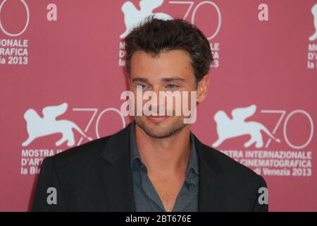 VENISE, ITALIE - 01 SEPTEMBRE : Tom Welling participe à la photocall 'Parkland' lors du 70e Festival du film de Venise le 1er septembre 2013 à Venise, Italie Banque D'Images