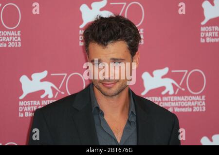 VENISE, ITALIE - 01 SEPTEMBRE : Tom Welling participe à la photocall 'Parkland' lors du 70e Festival du film de Venise le 1er septembre 2013 à Venise, Italie Banque D'Images