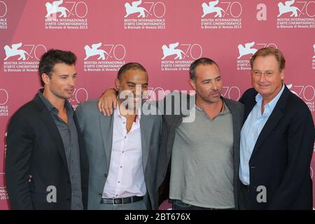 VENISE, ITALIE - SEPTEMBRE 01 : Tom Welling, Matt Jackson, Peter Landesman et Guy East assistent à la séance photo de Parkland Banque D'Images